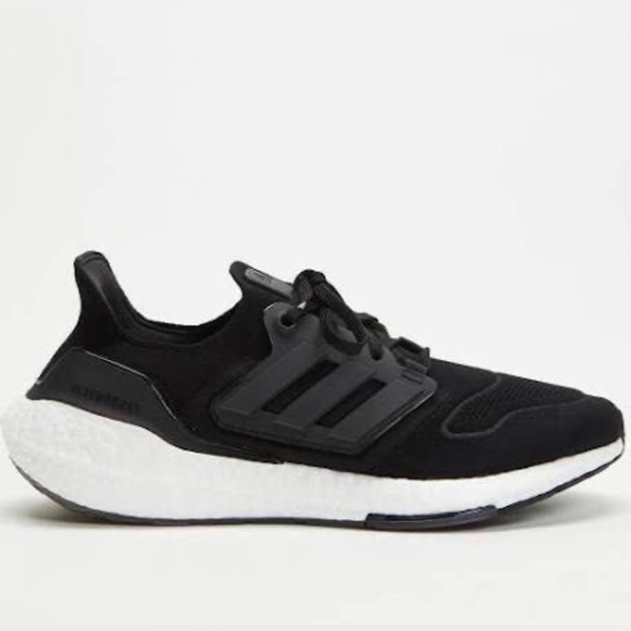 adidas Shoes - Adidas Ultraboost 22 women’s running 🏃‍♀️
